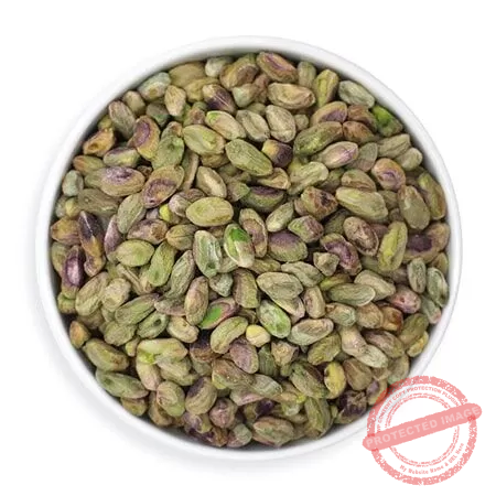 Early-picked (Kall) pistachio kernels
