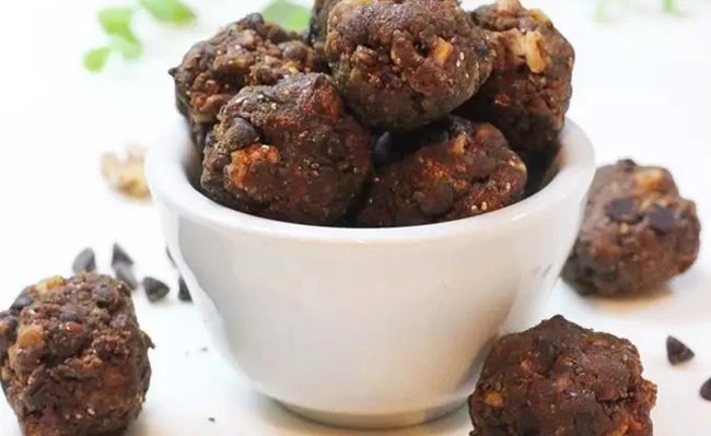 The picture shows brownie protein balls.